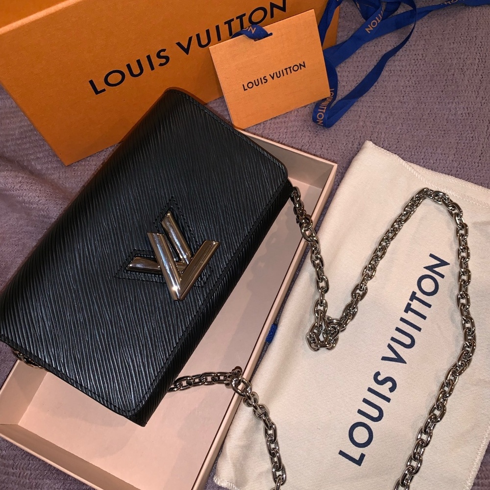 LV Twist Wallet on Chain